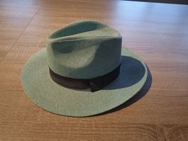 Strohhut hellblau