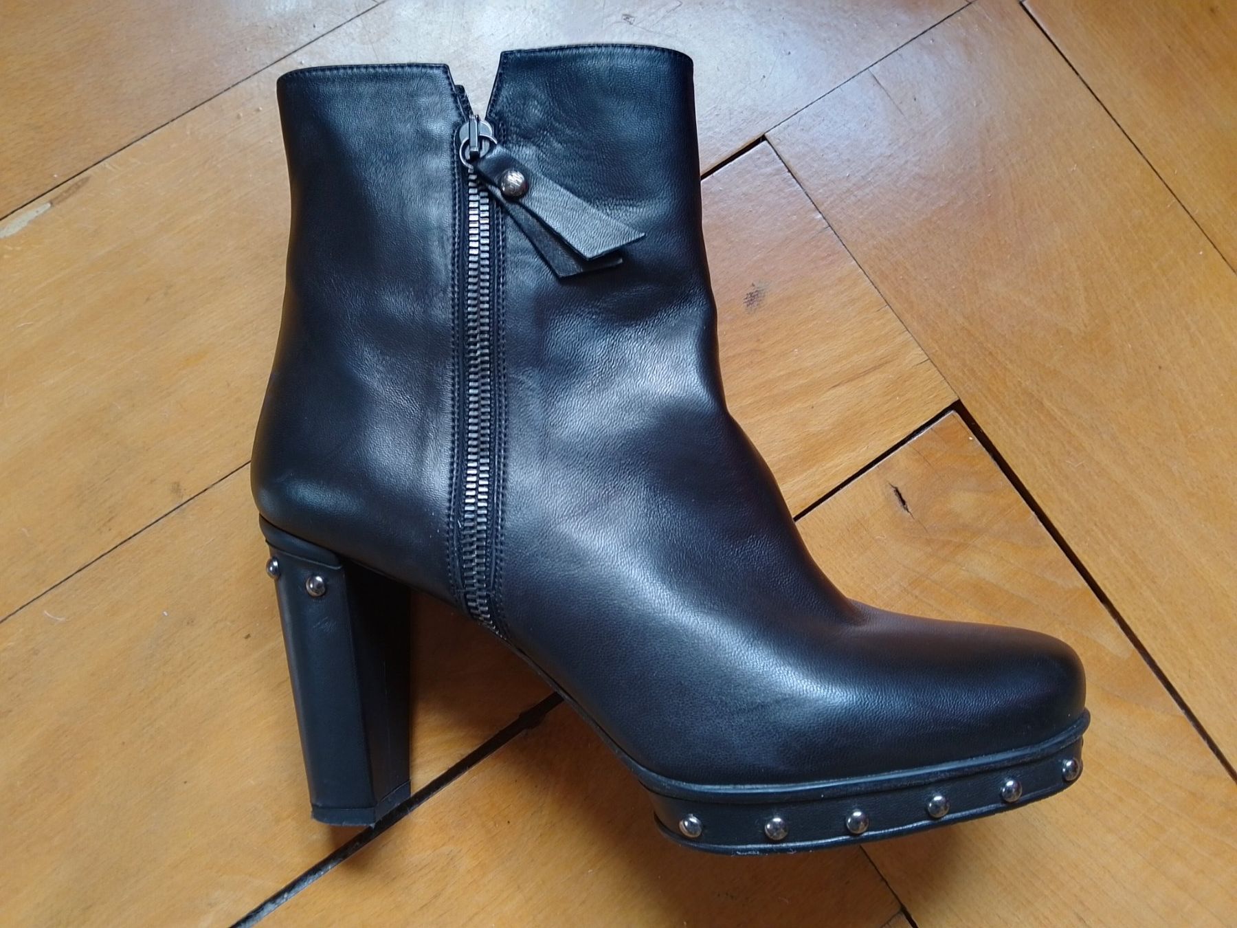 Chaussures femmes: Booties Stuart Weizmann – D'occasion à Zürich par phipho