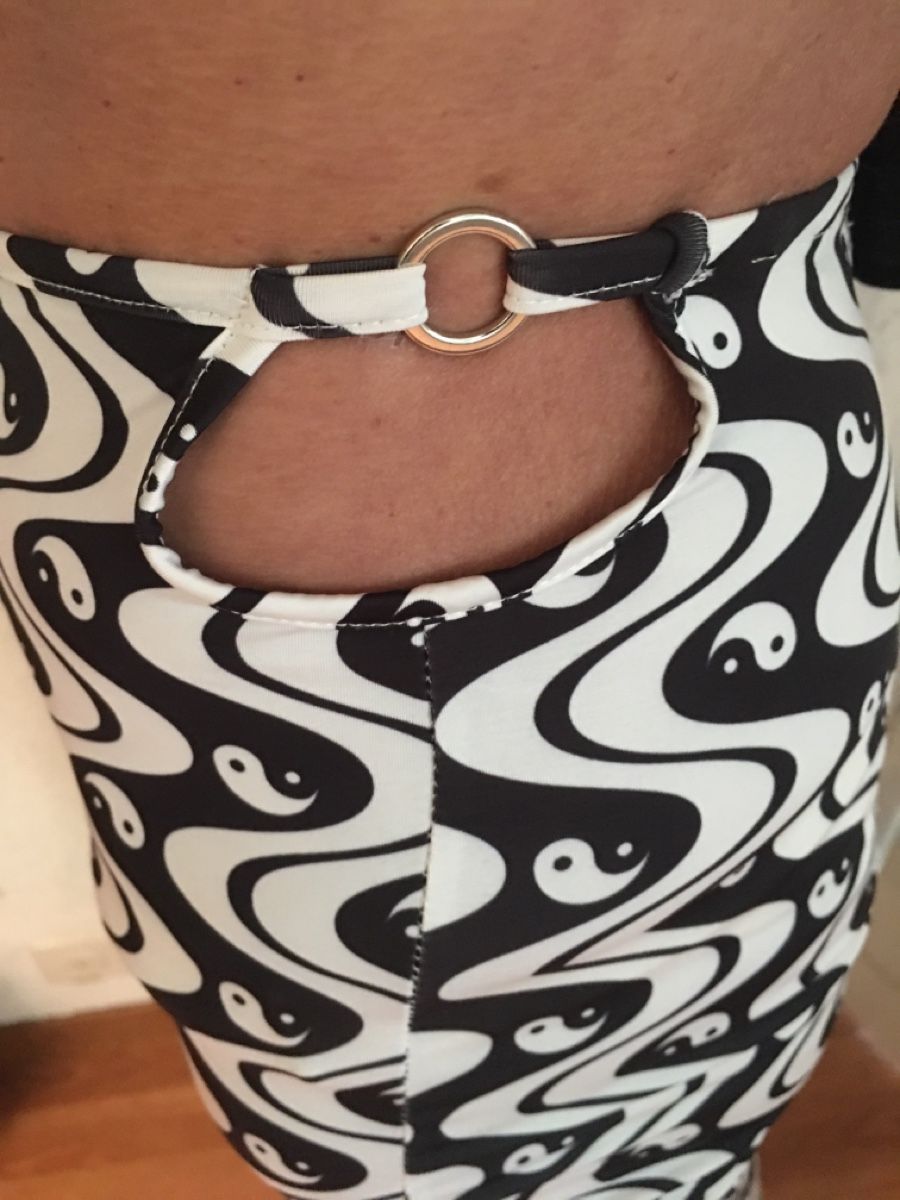 Pantaloni: Ying Yang Hose - Groovy Style - Pull& Bear - Größe S – Nuovo (secondo la descrizione) da Le Grand-Saconnex venduto da christianbmarx 1