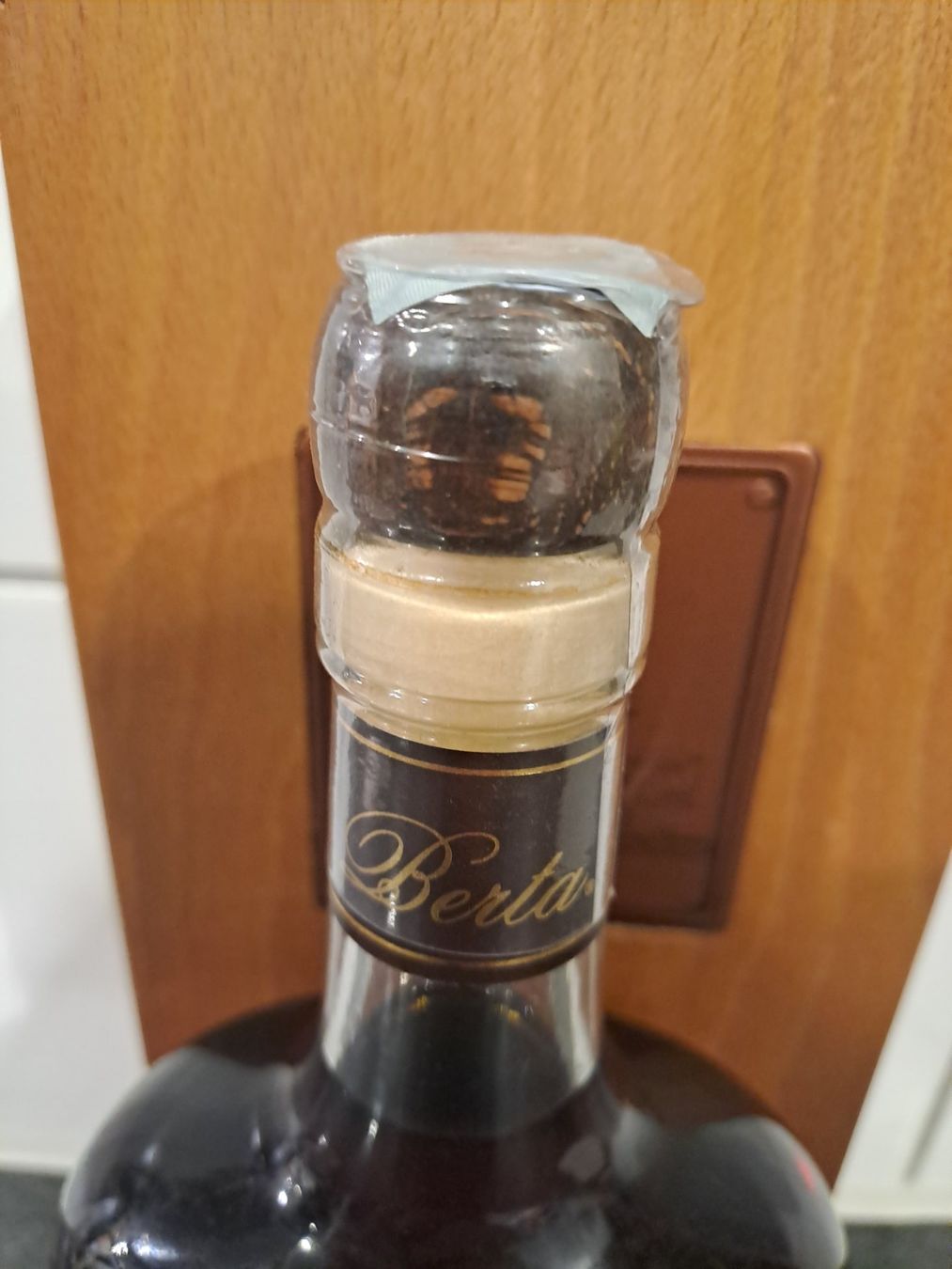 Berta Spirituosen: Berta Grappa Roccanivo 2000 mit OHK – Neu und originalverpackt aus Elsau von Kellerraeumung 6
