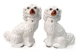 Kaminhunde, Puffhunde, Kapitänshunde aus Porzellan, weiss