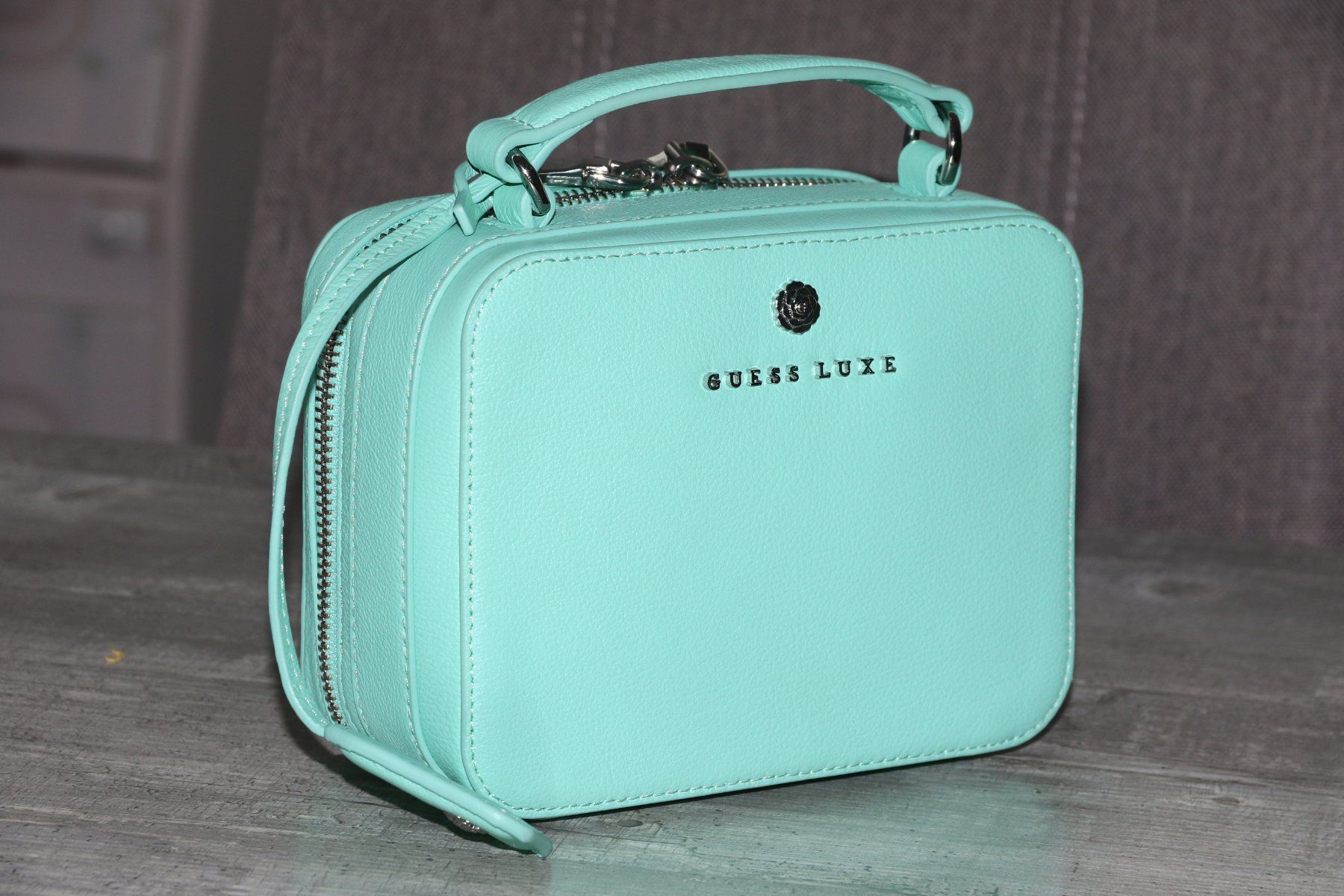 Guess Borse da donna: Neue hübsche GUESS Tasche – Nuovo e nell'imballaggio originale da Oberwil-Lieli venduto da Svetlana28 2