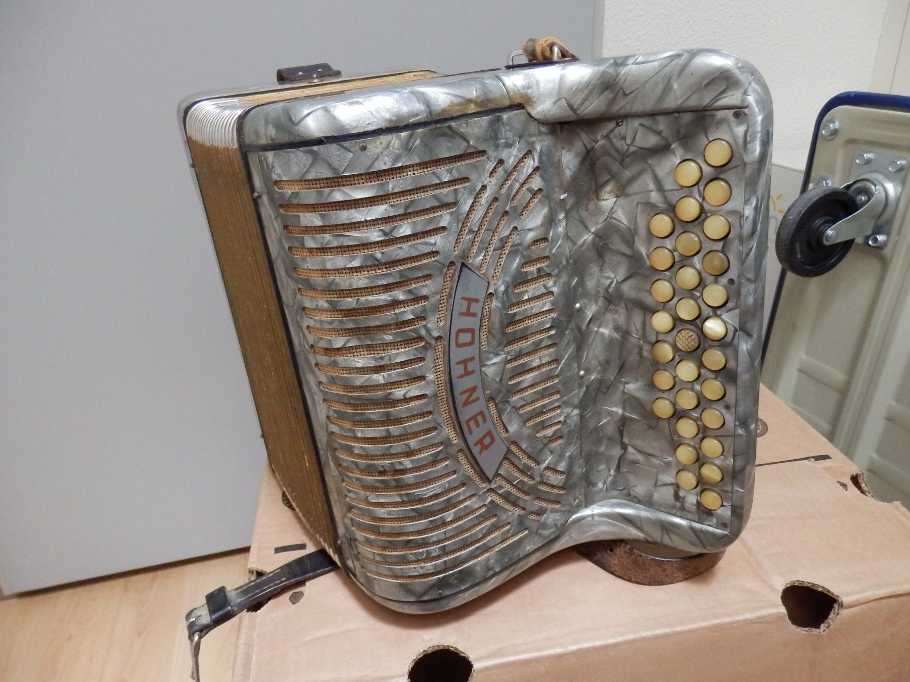 Hohner Strumenti musicali: HOHNER AKKORDEON - "CLUB 11B" – Usato da Emmenbrücke venduto da Schubi1 5