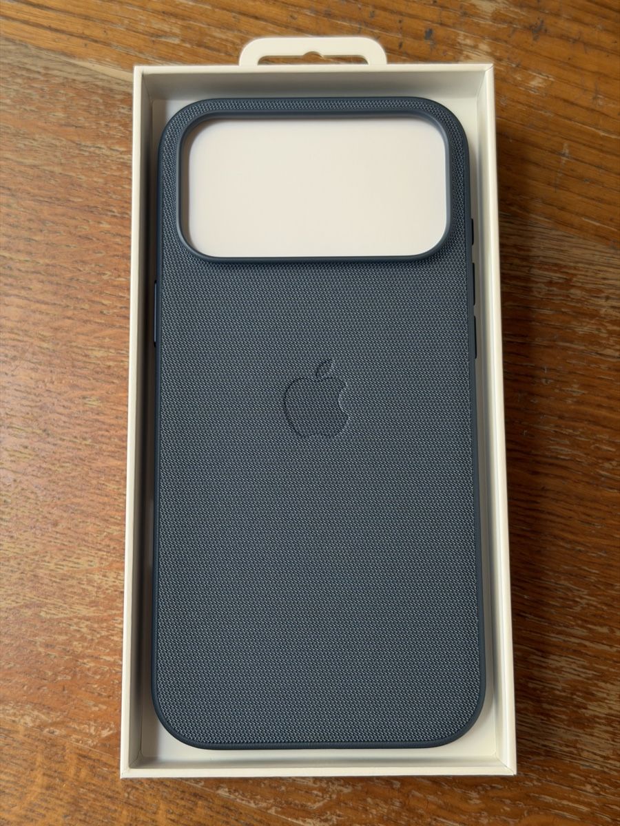 Apple Coques & Protection écran: Coque Apple TechWoven pour iPhone 18 Pro Max MagSafe – Neuf (Voir description) à Ballaigues par Gstaad97 1