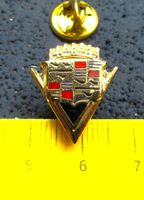 CADILLAC AUTO LOGO SCHMUCK-PIN GOLDIG ENAMEL