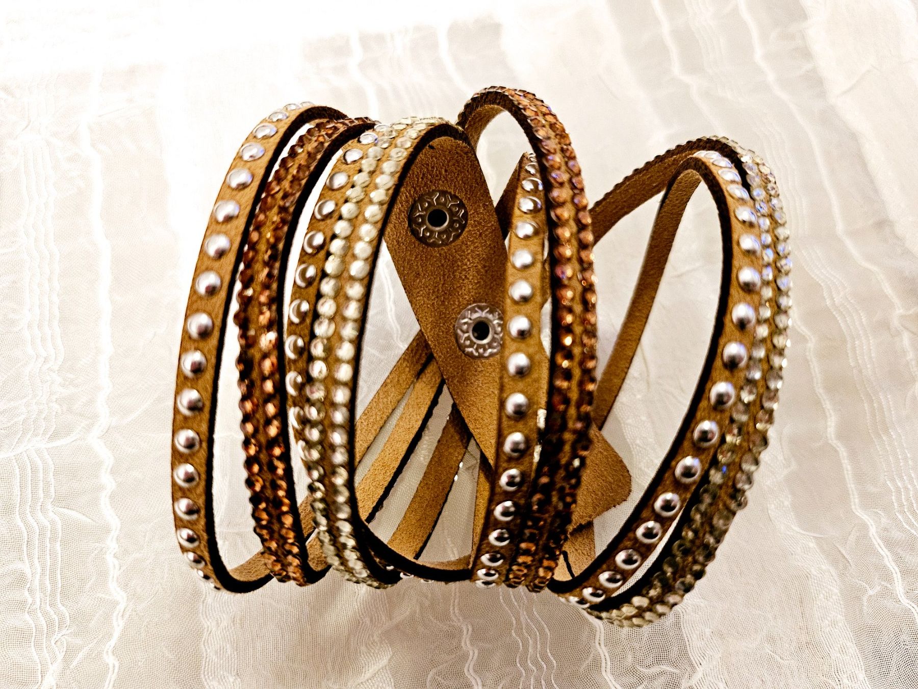 Bracciali & Braccialetti: Wickelarmband braun länge 40 – Nuovo (secondo la descrizione) da Dietikon venduto da Eleda