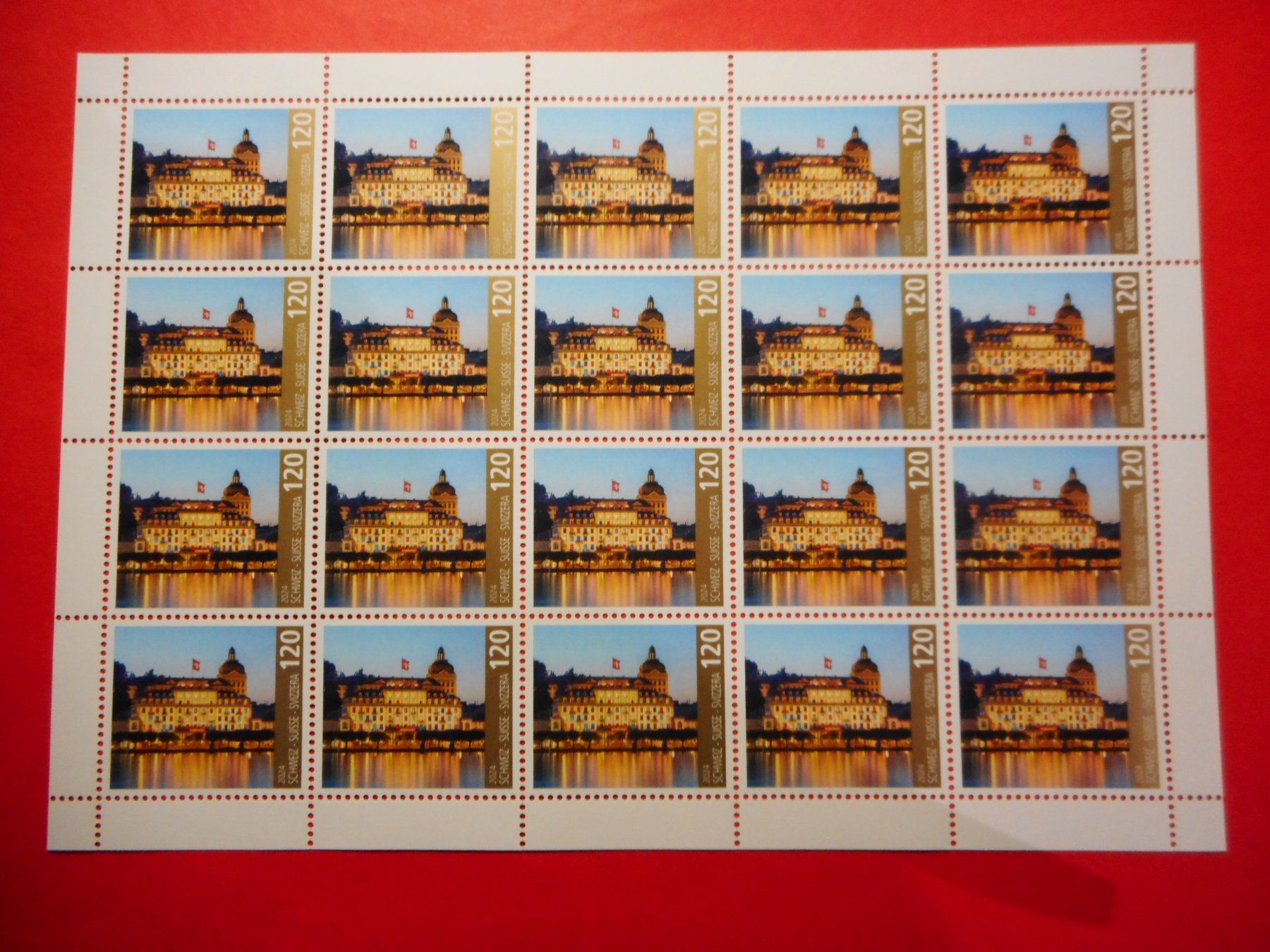 Tutti i francobolli: Firmenbriefmarke 2024 Hotel Schweizerhof Luzern - Bogen ** – Nuovo e nell'imballaggio originale da Rotkreuz venduto da Hubbil