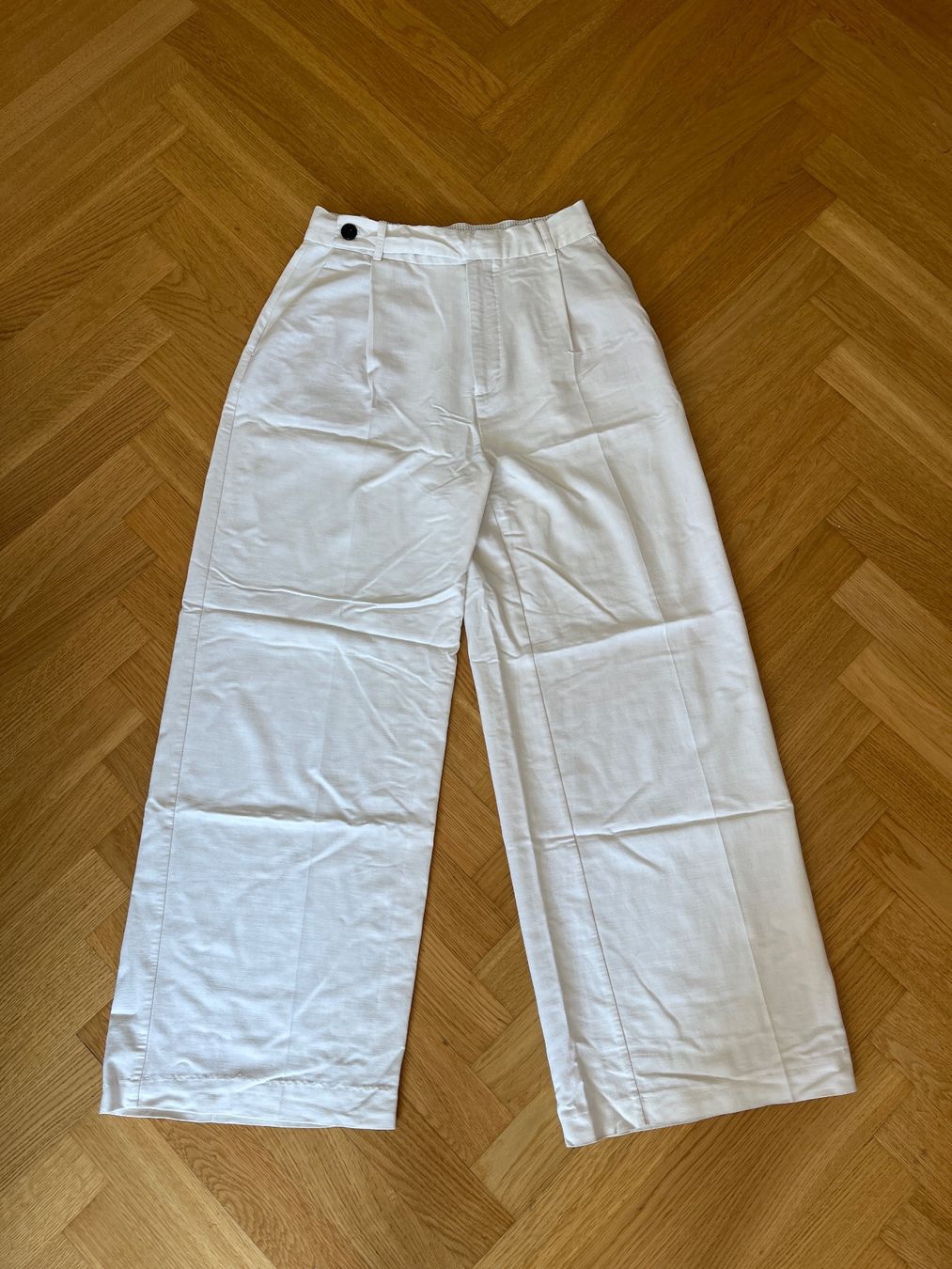 Zara Pantaloni: Zara Sommerhose Weiss Gr. M – Usato da Zürich venduto da bretxo