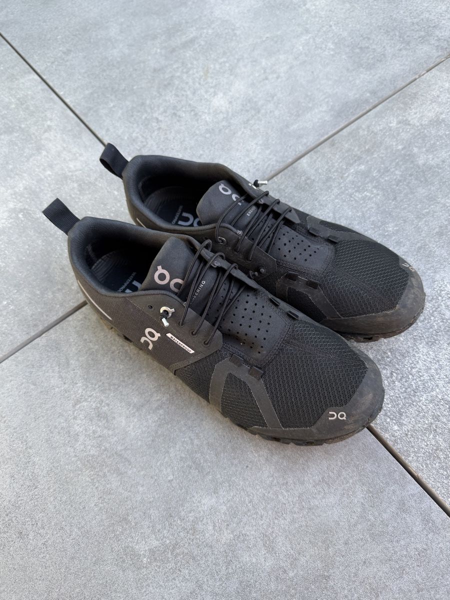 On Herrenschuhe: ON Cloud Waterproof Gr. 42.5 Schwarz – Gebraucht aus Möhlin von romano19