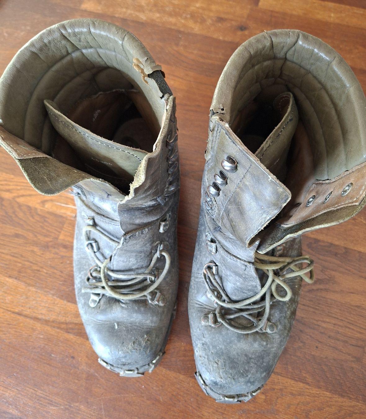 Scarpe da uomo: Alte Militärschuhe – Usato da Sargans venduto da sonja042