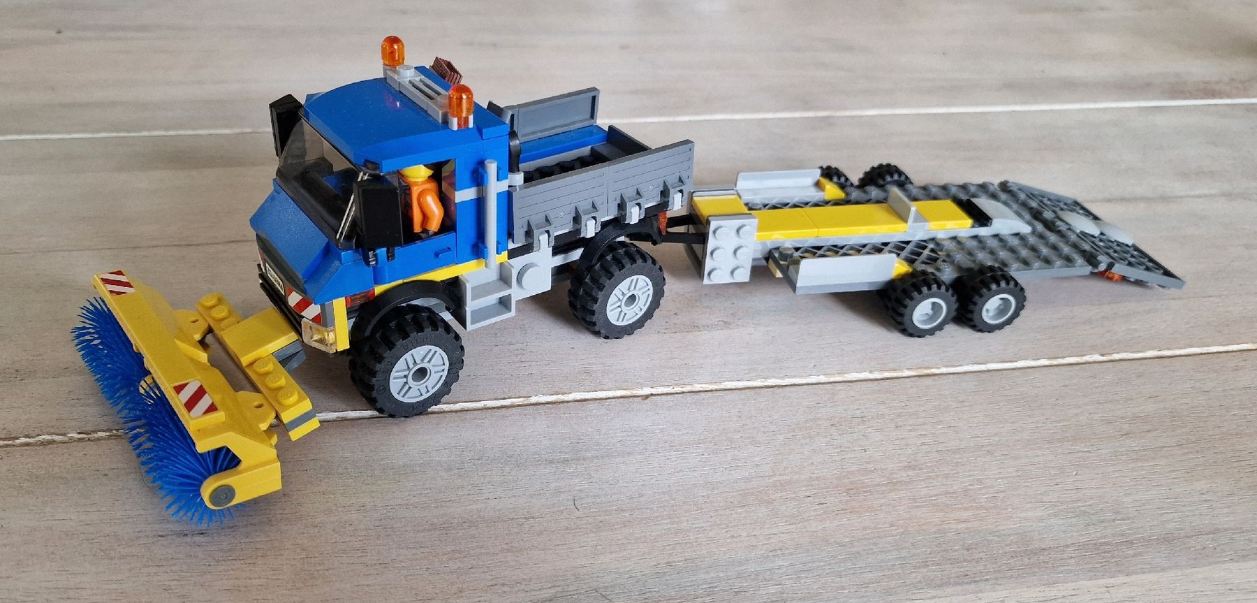Lego Giocattoli: Lego City Set 60152 - LKW mit Bagger – Usato da Suhr venduto da Sbume 2