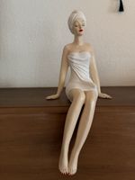Badenixe, Dekofigur Frau im Badetuch weiss, guter Zustand