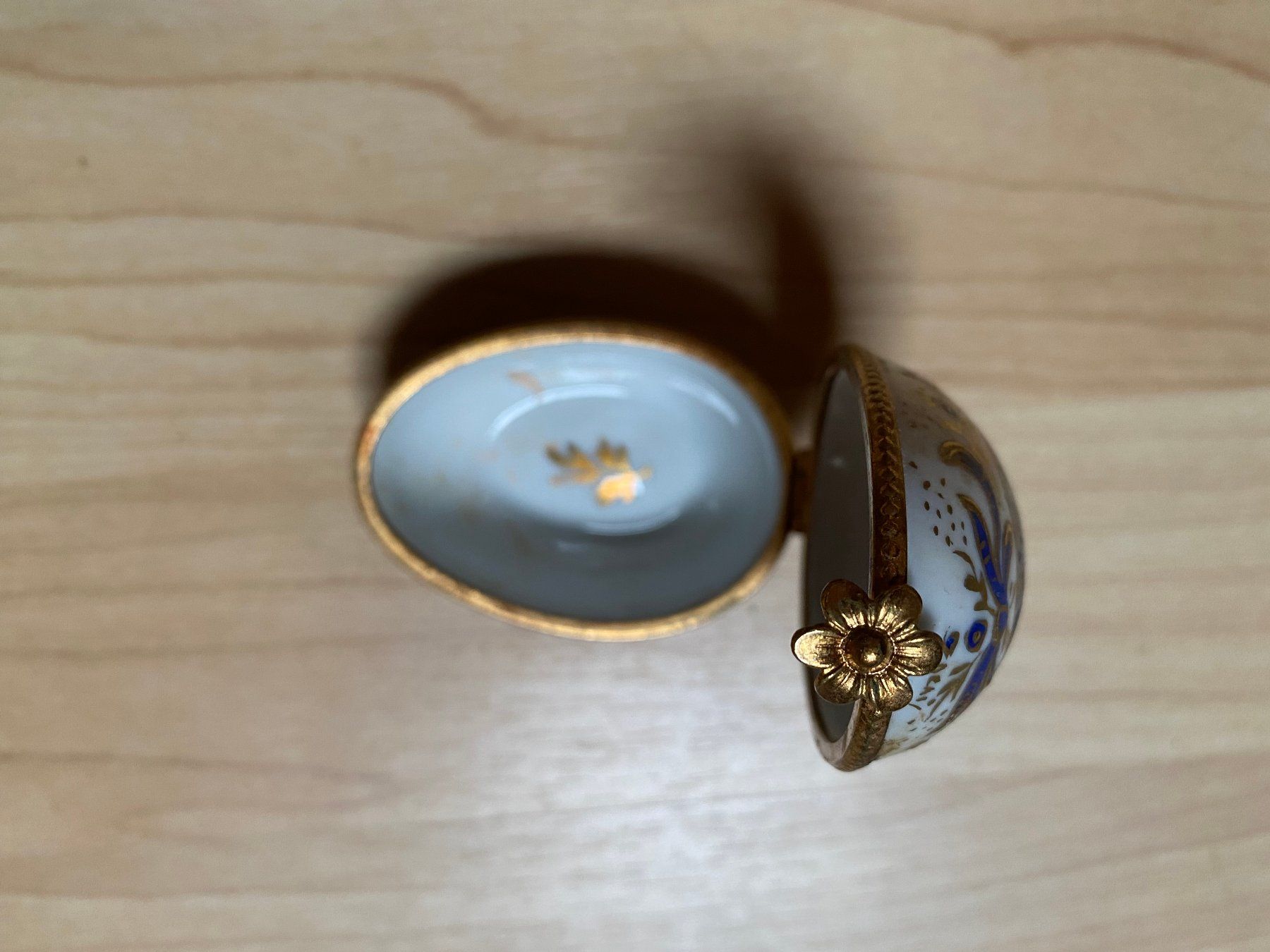 Tutte le decorazioni: Edles Porzellan-Ei, LIMOGES – Usato da Kallnach venduto da CadaSepia 2