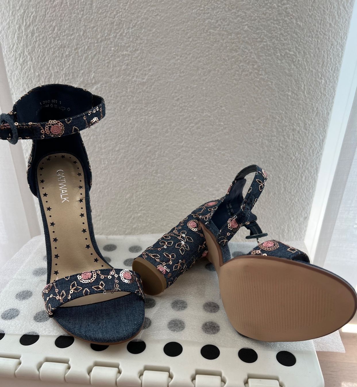 Dosenbach Damenschuhe: Pumps Jeanslook mit Blumen - ungetragen – Neu (gemäss Beschreibung) aus Jona von n.ferrari 1
