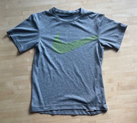 Nike Dri-FIT T-Shirt, Gr. M (10-12 J.), Grau, Top Zustand!