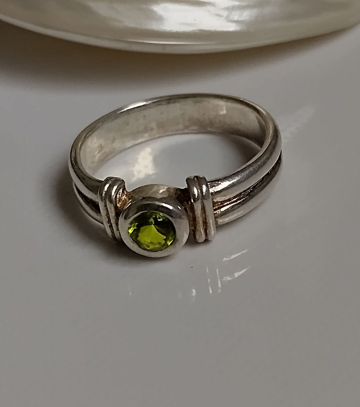Ringe: RING SILBER 925 MIT GRÜNEM STEIN – Gebraucht aus Romanshorn von