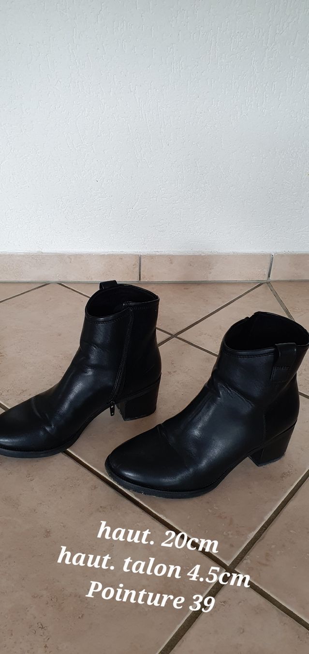 Chaussures femmes: Bottines noires 39 – D'occasion à Moutier par mar_7nrw