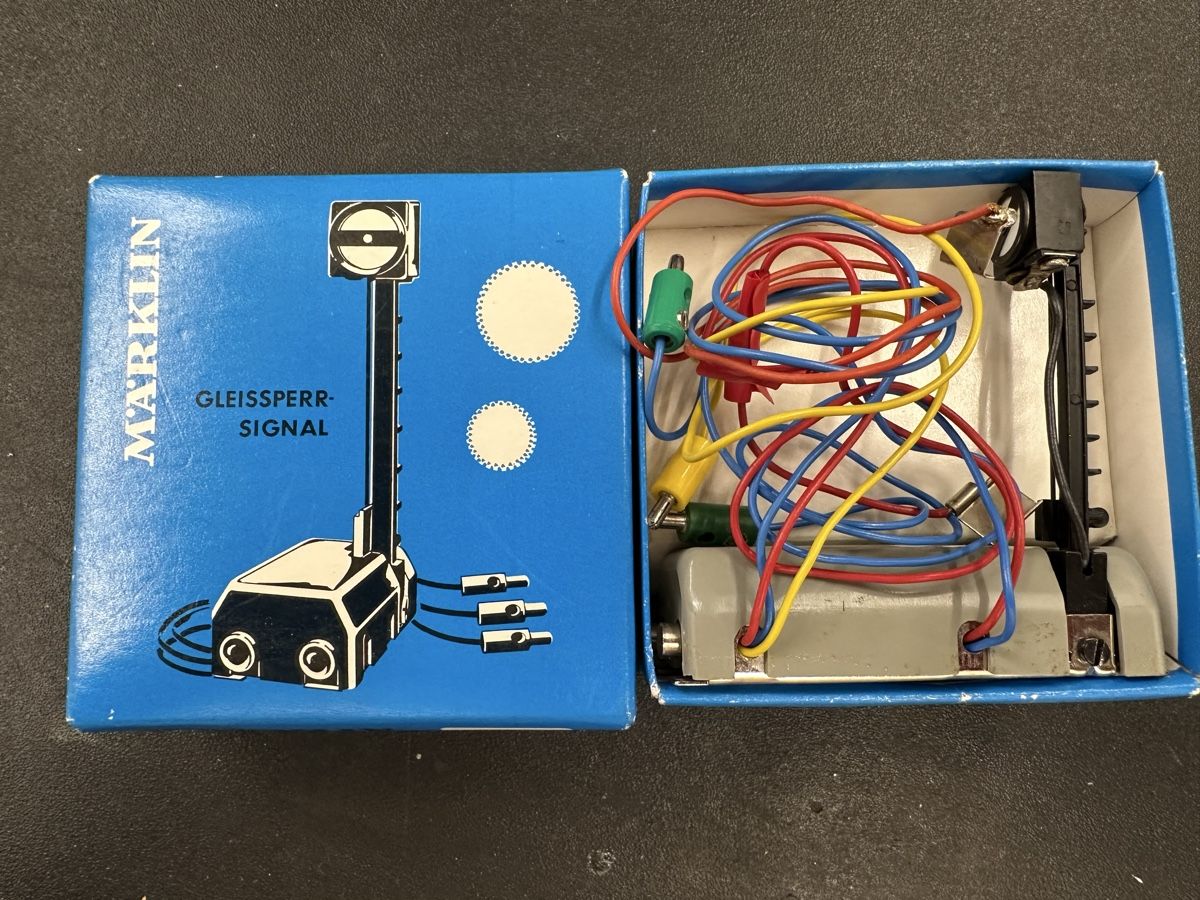 Märklin Modellini di ferrovie: Märklin 7042 Gleissperrsignal – Usato da Lupsingen venduto da New-Haven 1
