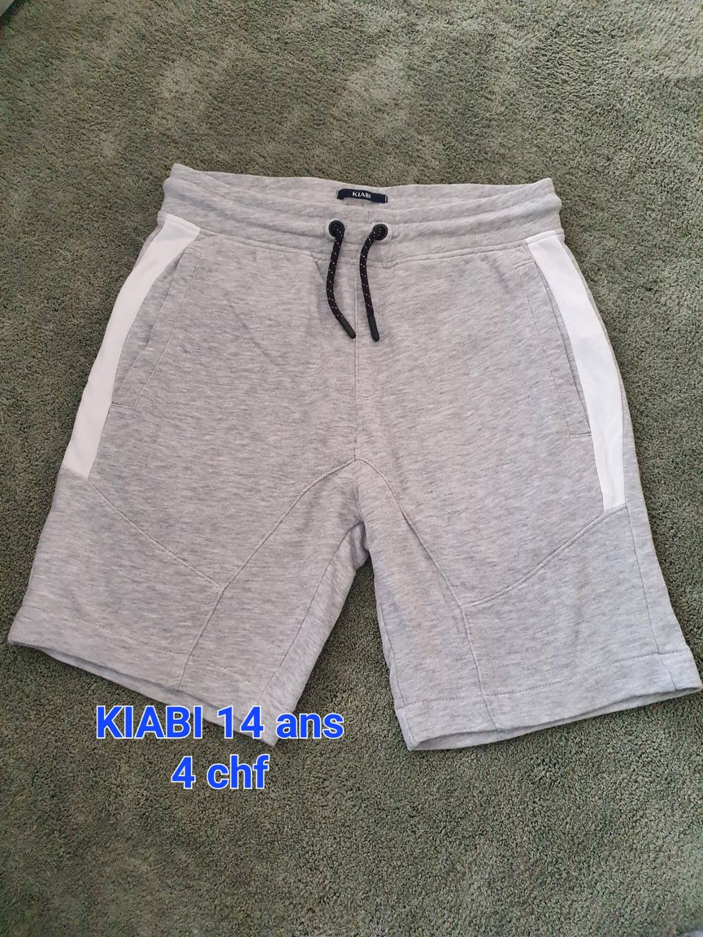 Lotti & Set di vestiti: 3 SHORTS garçon 12/14 ans comme neuf – Usato da Le Locle venduto da Arya4 1