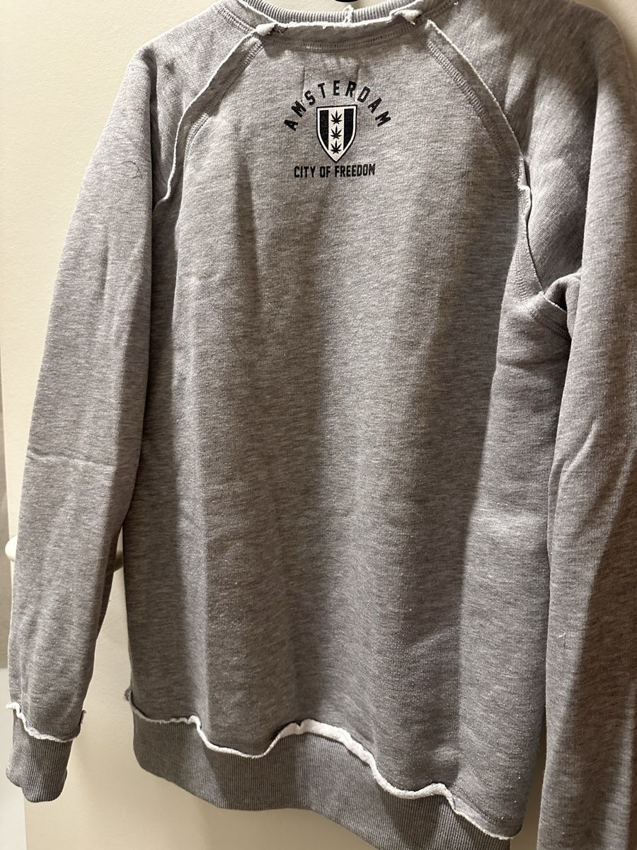 Pulls & Sweat-shirts: Pull sweat Mickey Amsterdam taille S neuf – Neuf avec emballage d'origine à Plan-les-Ouates par aur_z5pj 4