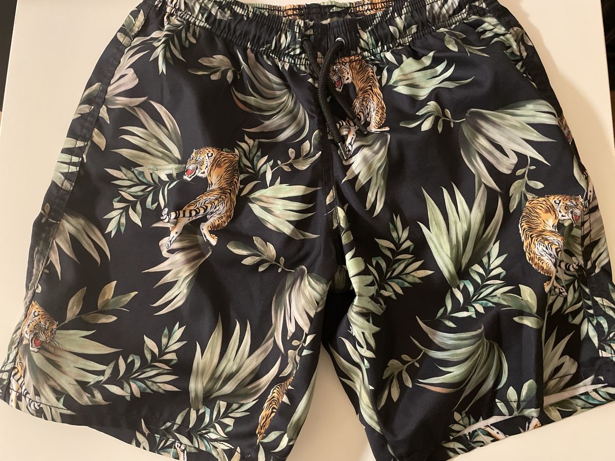 Lotti & Set di vestiti: Lot Short de bain garçon modèle unique et confortable – Usato da Yverdon-les-Bains venduto da mar_hg5t 4