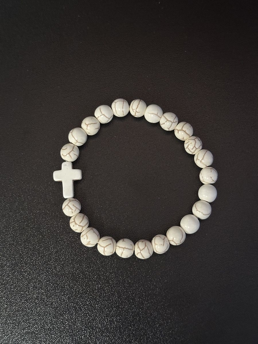 Bracciali & Braccialetti: Weisses Howlith Armband mit Kreuz – Nuovo (secondo la descrizione) da Chur venduto da dajan.17