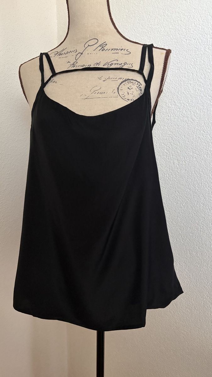 Tops: Débardeur noir 100% soie taille 4 – Neu und originalverpackt aus Romont FR von jeanne110