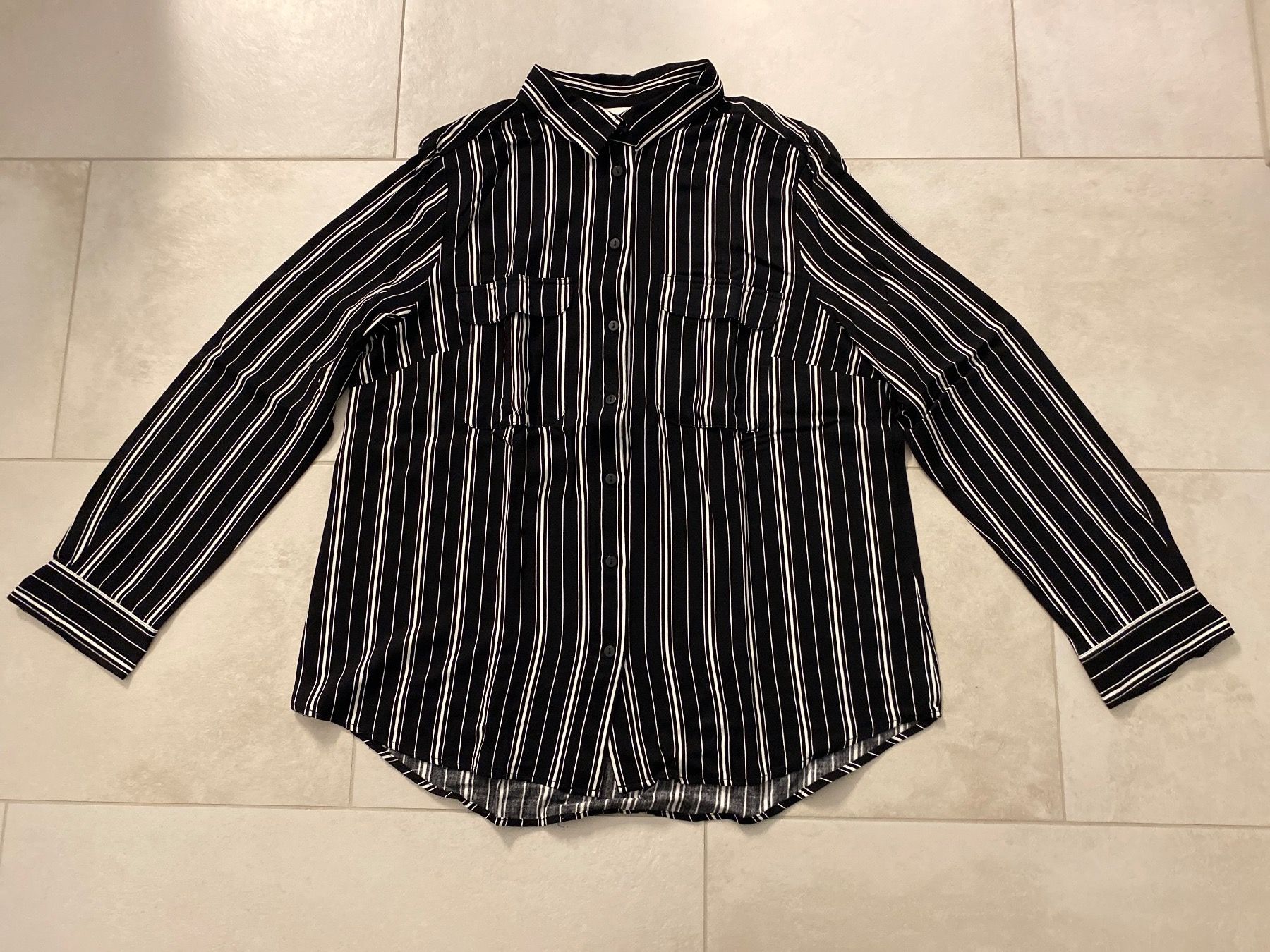 H&M Camicette: Damen Bluse / Hemd schwarz / weiss – Usato da Zug venduto da Hehe