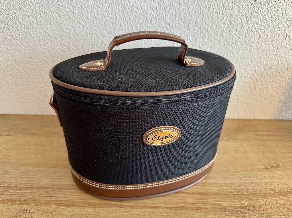 Valises de voyage: Kosmetikkoffer Elysée – D'occasion à Diepoldsau par Take1
