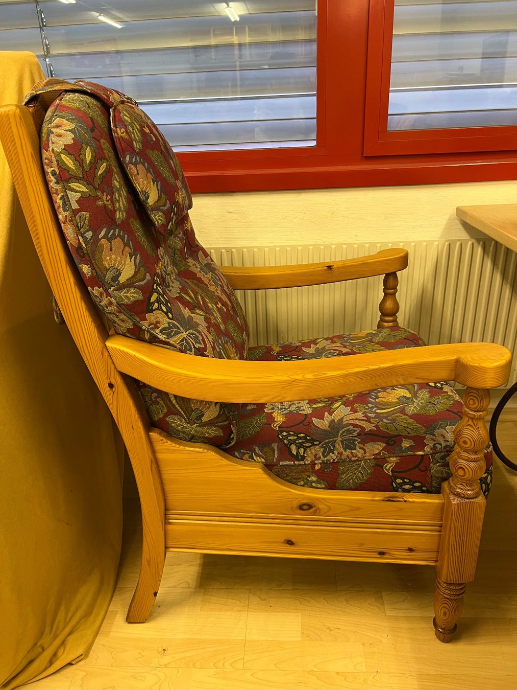 Sessel: Relaxsessel mit Kopfkissen – Gebraucht aus Hinterkappelen von Jackpot555 1