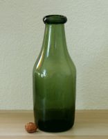 Grande bouteille ancienne en verre bullé vert foncé