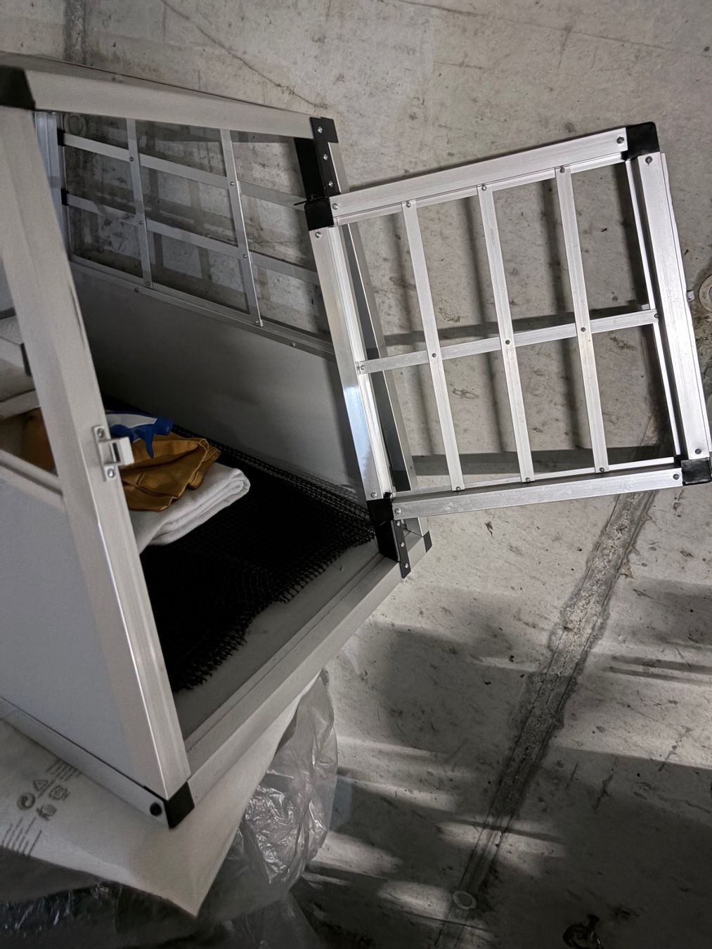 Cucce & Letti: Hundbox / Autobox – Usato da Zürich venduto da borbos 5
