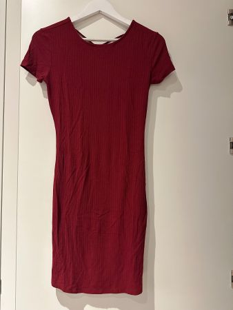 Weinrotes, geripptes Kleid von Forever 21, Grösse M