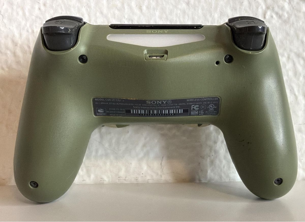 Sony Controller: PS4 Controller - Camouflage Green 🎮 – Gebraucht aus Ehrendingen von bubulence 1