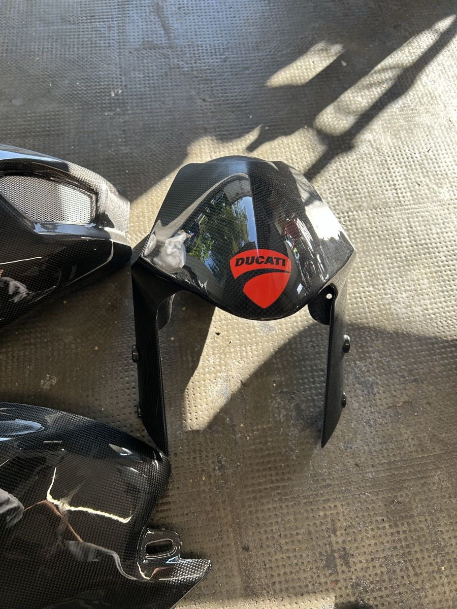 Ducati Tutti i ricambio per moto: Carbone Carénage Ducati Monster 796 – Usato da Ecublens VD venduto da RodrigoFortunato249 5