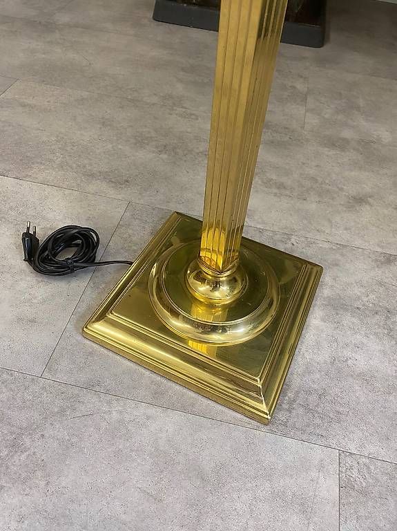 Lampade: Vintage-Stehlampe mit Messingständer – Usato da Schaffhausen venduto da Galleria13_Brocki_SH 1