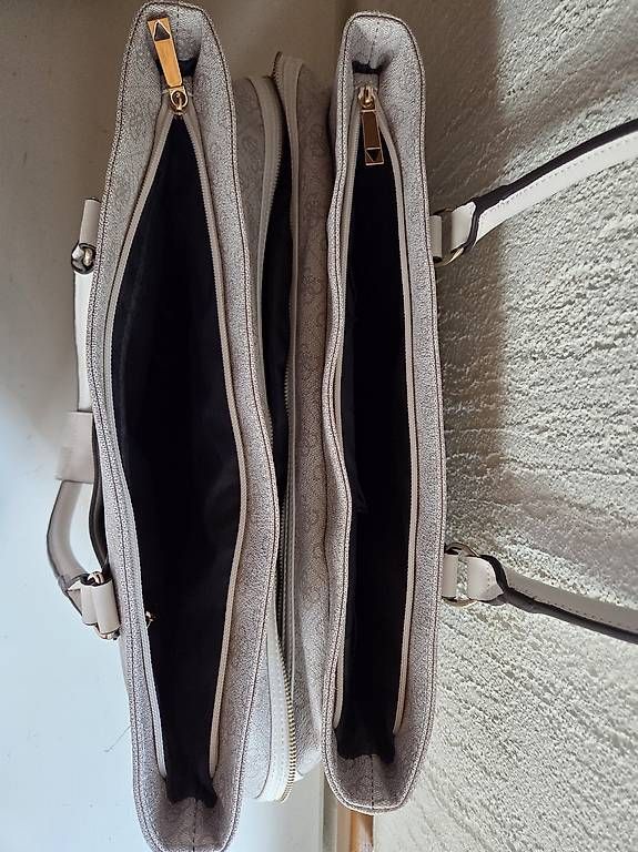 Guess Borse da donna: Guess Tasche/ Shopper Hellgrau – Nuovo (secondo la descrizione) da Hagendorn venduto da wuschel026 1