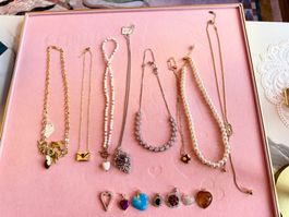 Lot de colliers et pendentifs fantaisie neufs