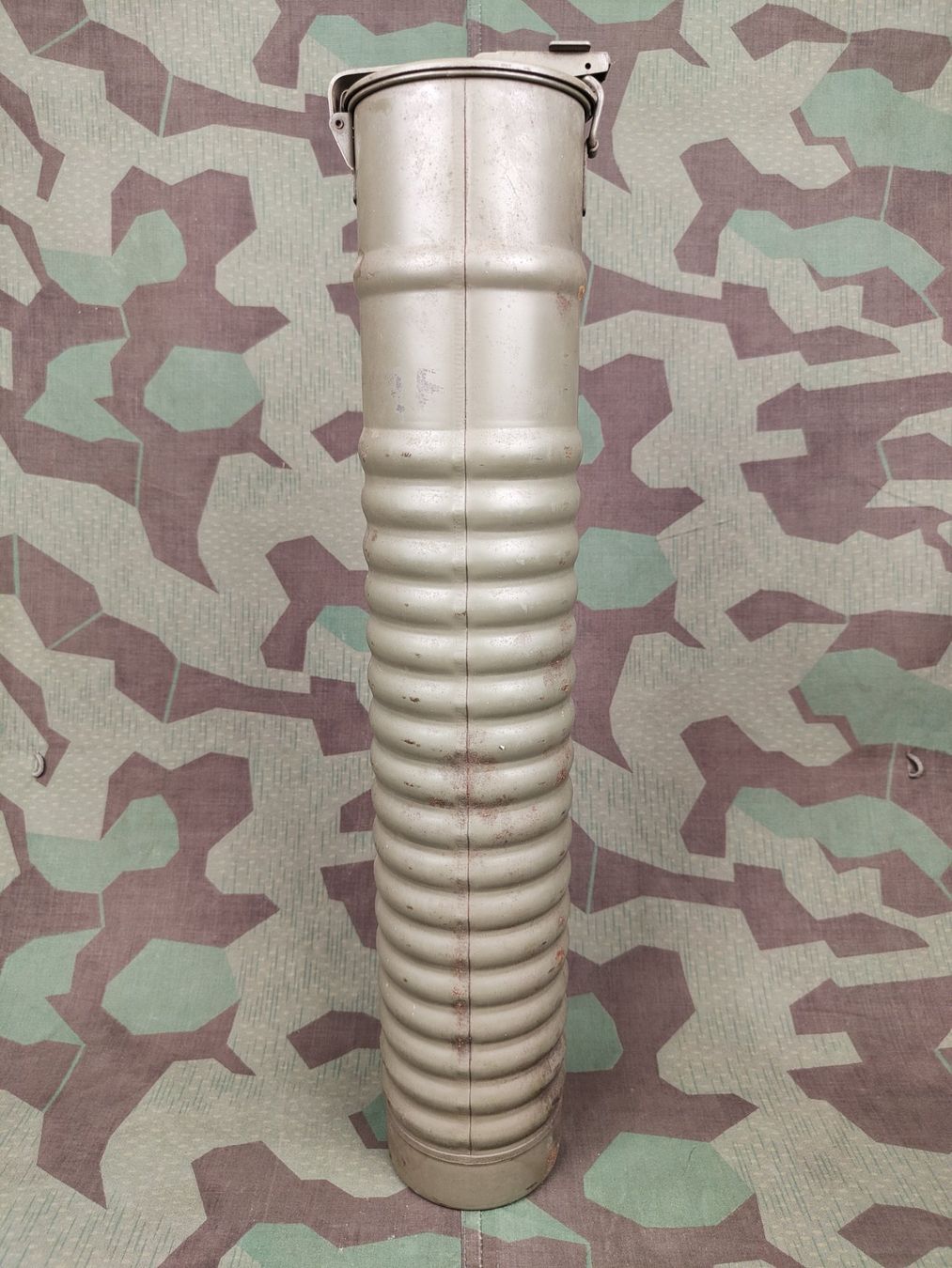 Schweizer Armee Armi bianche: Behälter für Ladung – Usato da Bauma venduto da SwissMilitaria 1