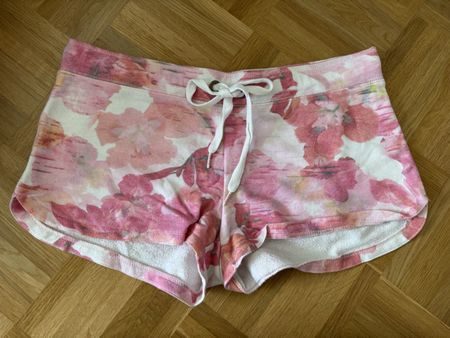 Aeropostale Shorts Blumenmuster Grösse L