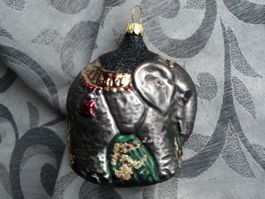 dunkelgrauer Elefant mit schwarzer Decke christbaumschmuck