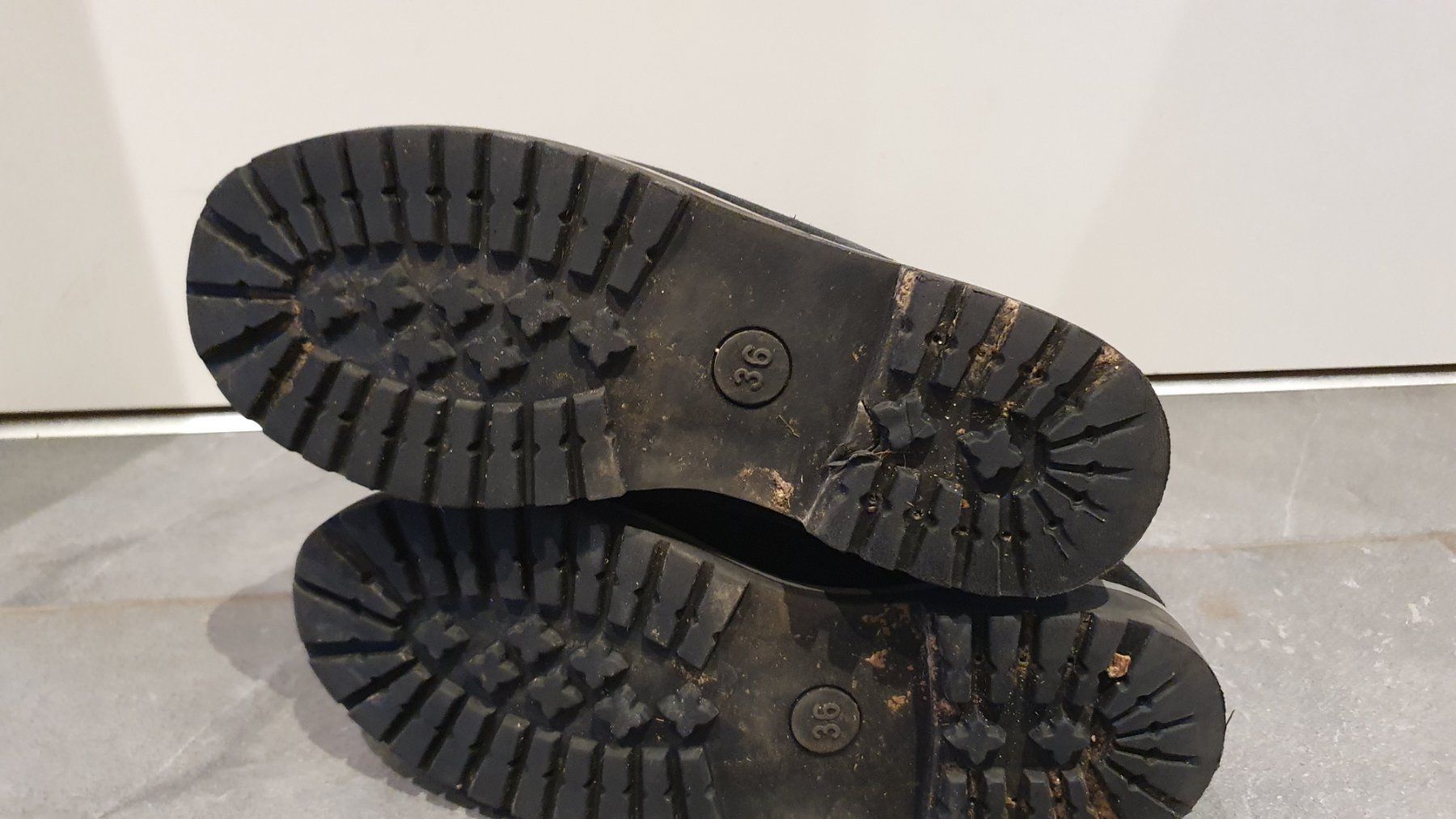 Scarpe per ragazzi: Winterschuhe / Winterstiefel / Schuhe  Däumling Gr. 36 – Usato da Koppigen venduto da Kellerfundsachen 4