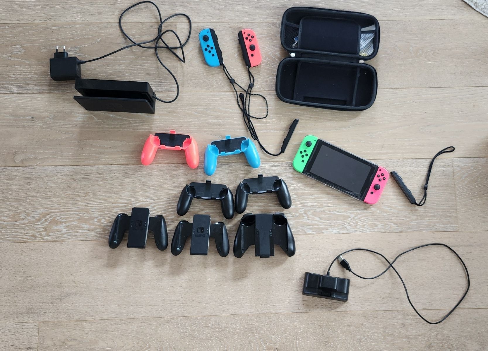 Nintendo Console: Nintendo Switch 2019 Console and Accessories Set – Nuovo (secondo la descrizione) da St-Prex venduto da tra_fpw8