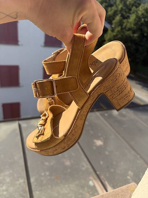 Scarpe da donna: Gabor Sandalen mit Plateau  – Usato da Wettingen venduto da rahelkaiser