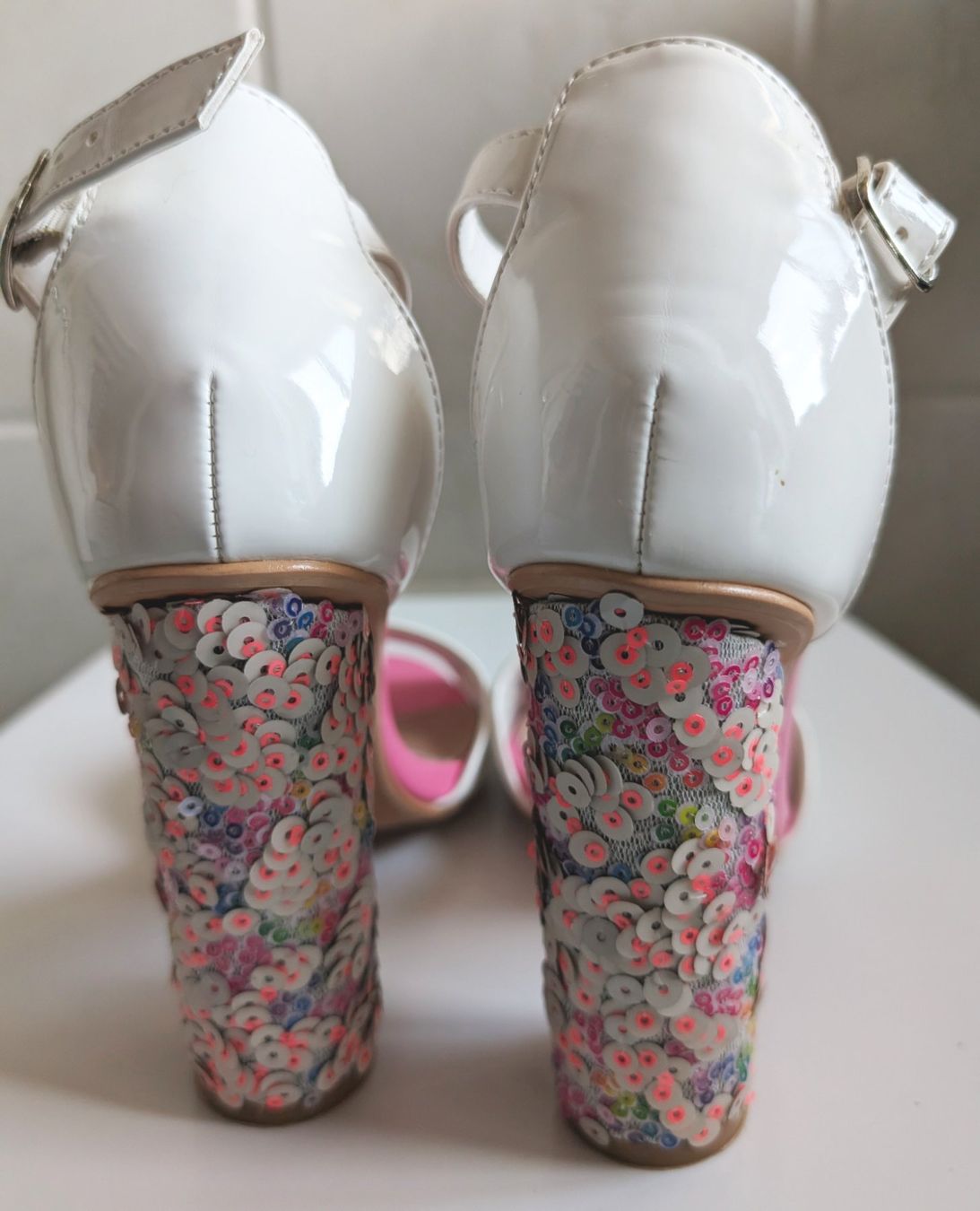 Chaussures femmes: LOST INK : Sandales blanches/roses talon à sequins 36 – Neuf (Voir description) à Petit-Lancy par lilycerise 4