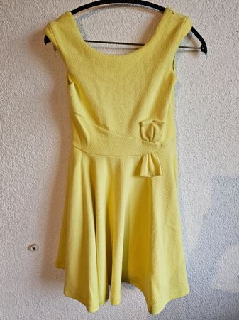 Gelbes Kleid Gr. 140