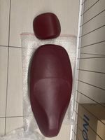 Piaggio Sitzbank Leder Rot mit Kopfteil und Schrauben