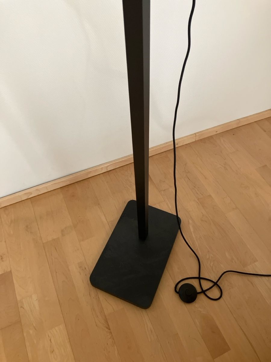 Lampes: Stehleuchte schwarz Metall – D'occasion à Allschwil par astoerli 4