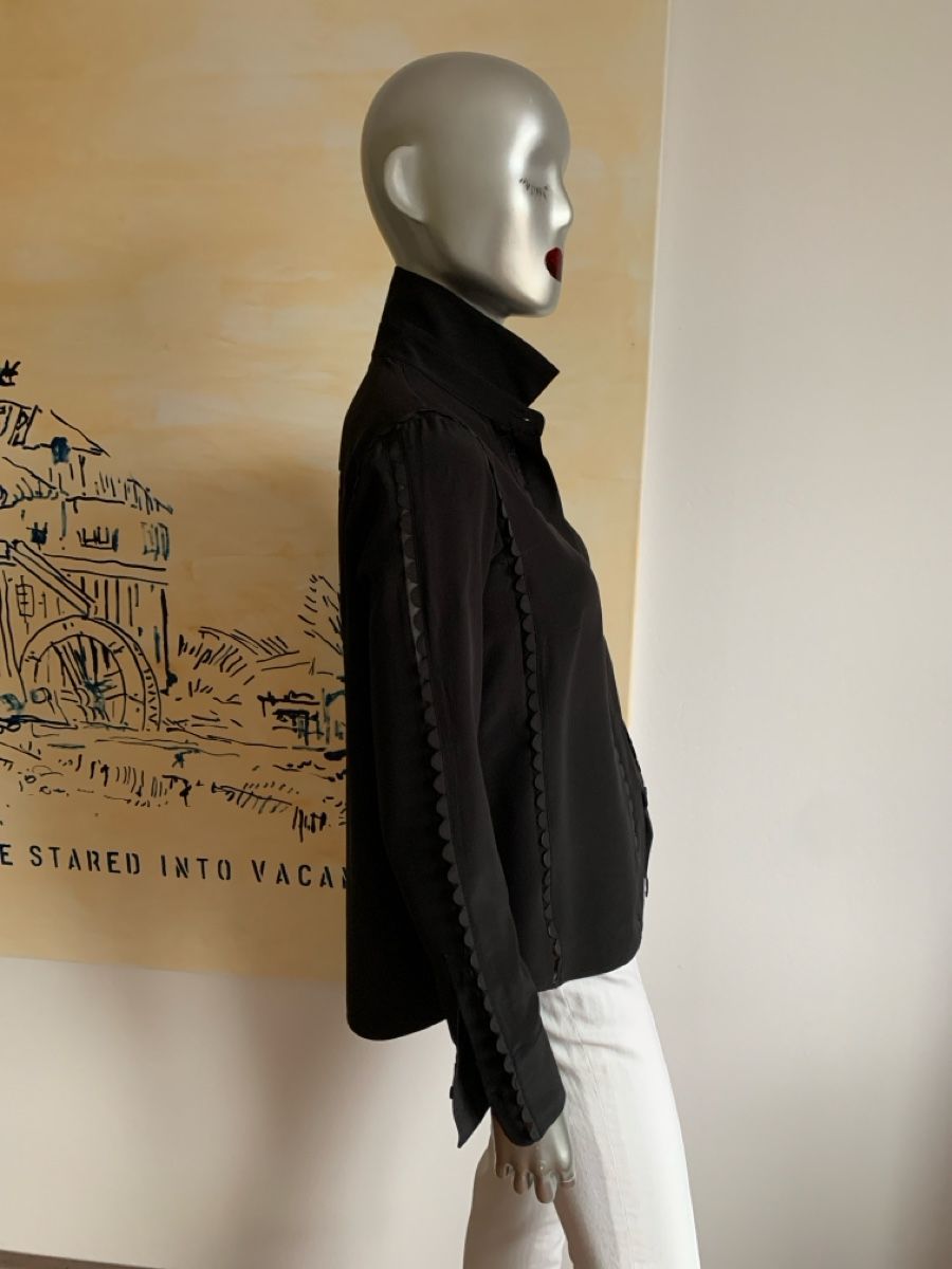 Akris Camicette: AKRIS: Exklusive Schwarze Seidenbluse mit Cutout, 36 – Nuovo (secondo la descrizione) da Luzern venduto da paulablue 2