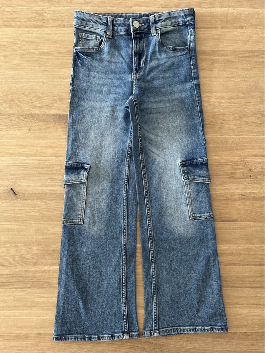H&M Hosen: Jeans Bootcut Leg Gr.134 H&M – Gebraucht aus Naters von Gemschhtte 1